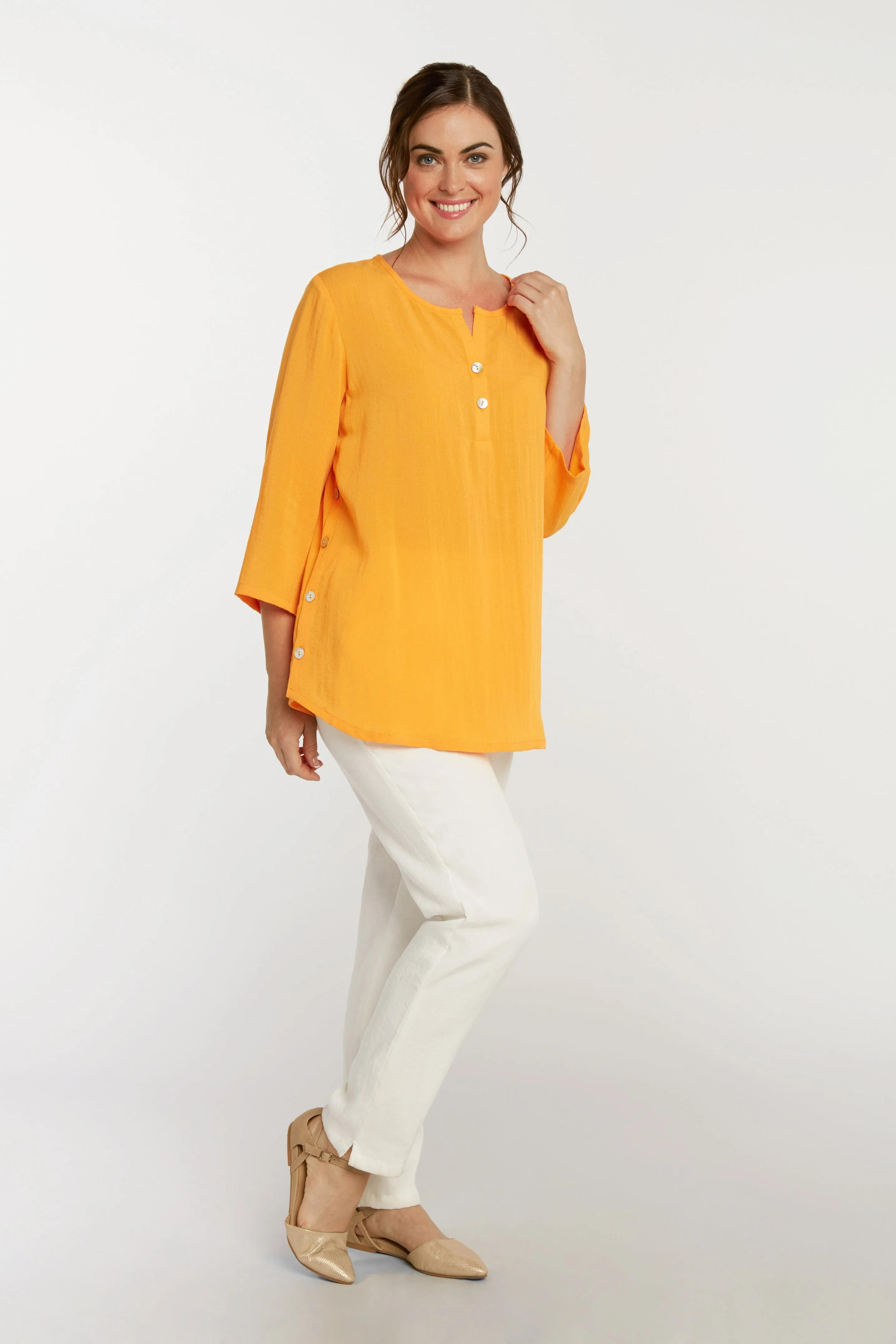 AA205 - Side-Button Linen Pullover